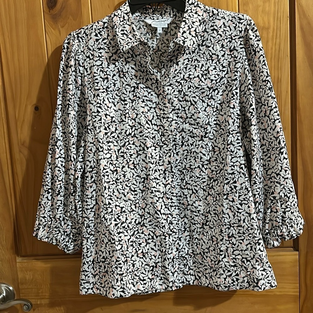 Foxcroft Women’s Heritage Non Iron Button Front puff sleeve